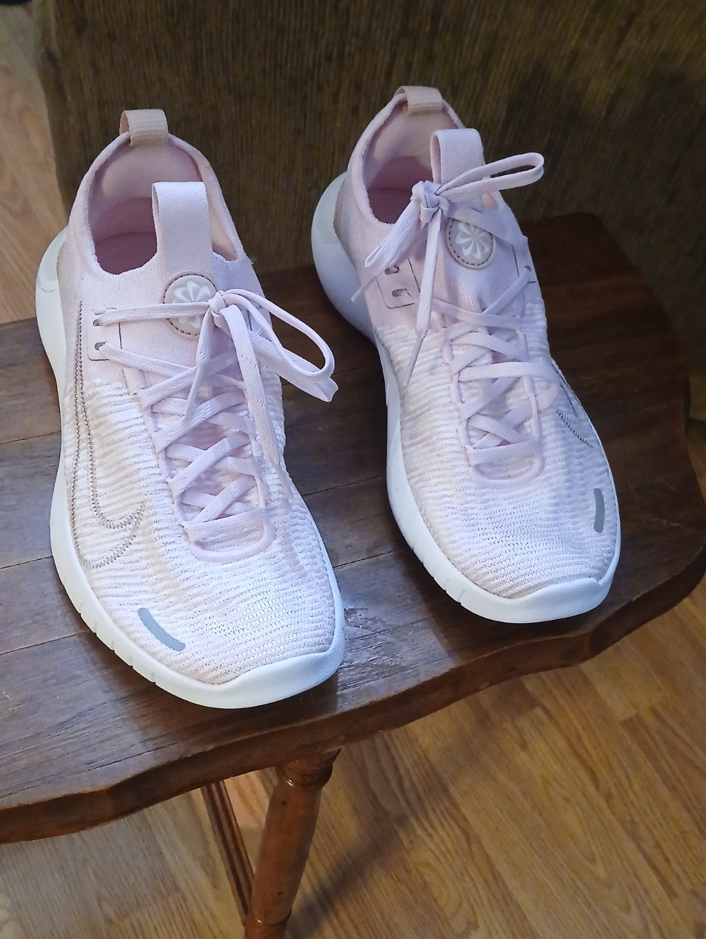 Nike - Picture 3 of 4